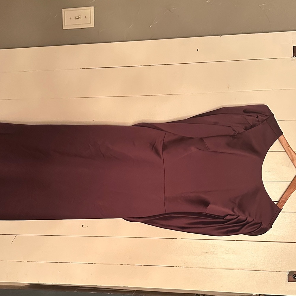 Satin gown - Picture 2 of 6